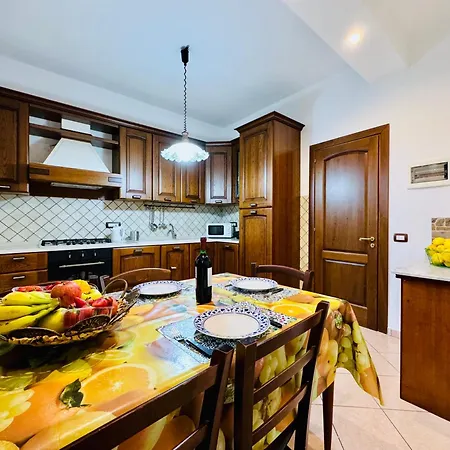 Yourhome - Letizia's House דירה *